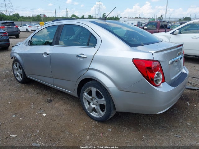 2016 Chevrolet SONIC LTZ AUTO 照片 3