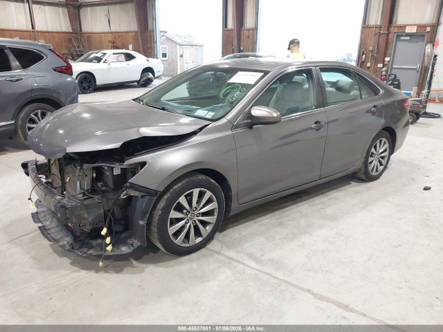 2015 Toyota CAMRY XLE V6 photo 2