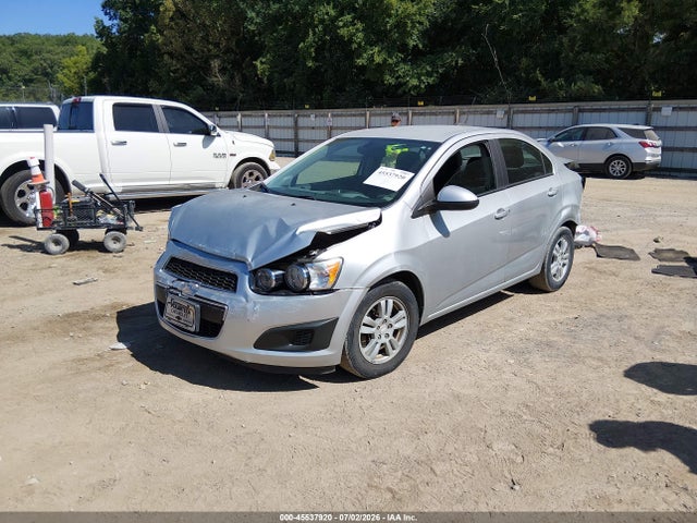 2015 Chevrolet SONIC LT AUTO 照片 2