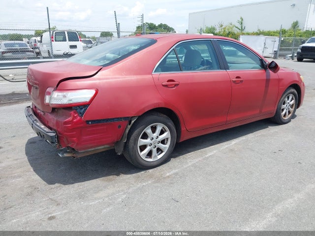 2011 Toyota CAMRY LE photo 4