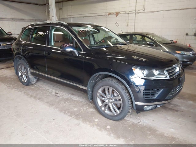 2016 VOLKSWAGEN TOUAREG VR6 LUX