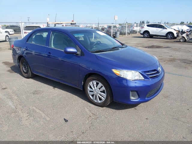 2013 Toyota COROLLA LE photo 1