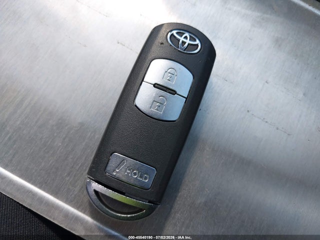 2020 TOYOTA YARIS LE 11