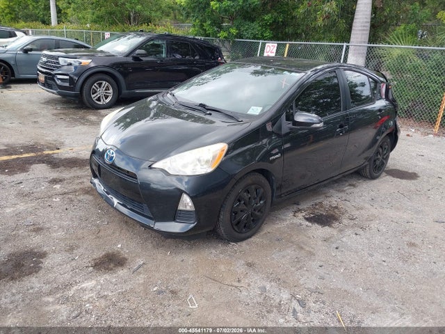 صورة 2 لـ 2014 Toyota PRIUS C ONE