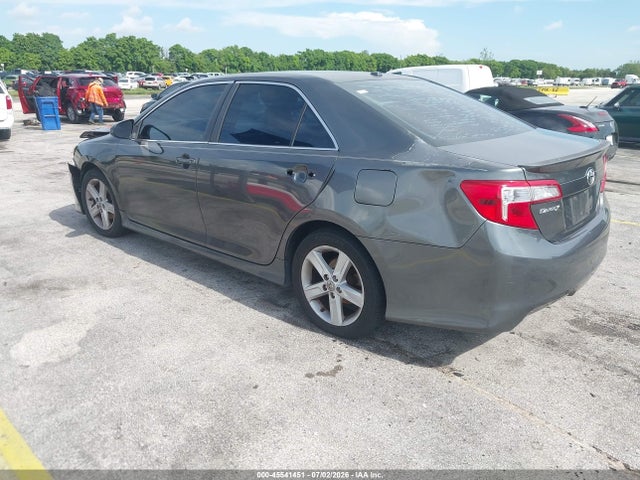 2013 Toyota CAMRY SE photo 3
