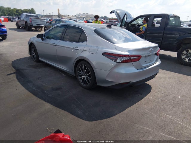 2021 TOYOTA CAMRY XLE AWD 3