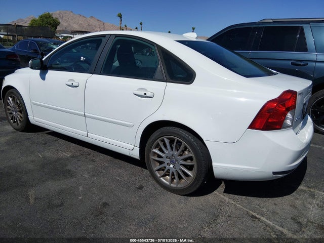 2010 Volvo S40 2.4I — фото 3