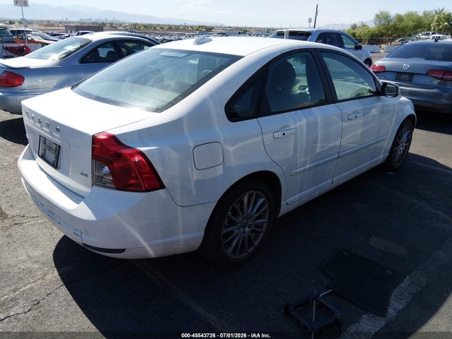 2010 Volvo S40 2.4I — фото 4