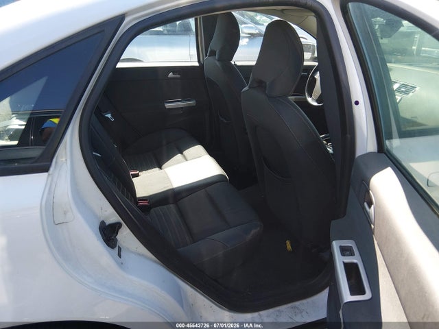 2010 Volvo S40 2.4I — фото 8