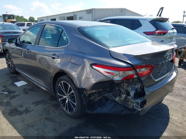 2018 Toyota CAMRY SE — фото 3