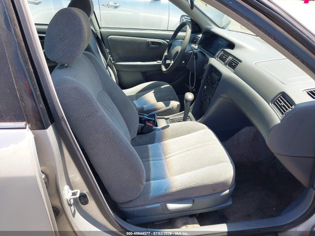 2001 Toyota CAMRY LE photo 5