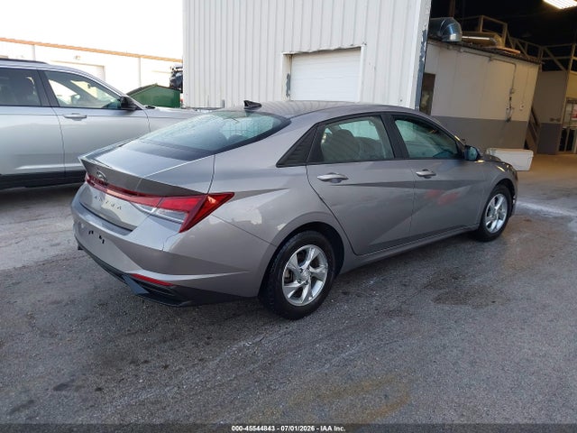 صورة 4 لـ 2023 Hyundai ELANTRA SE