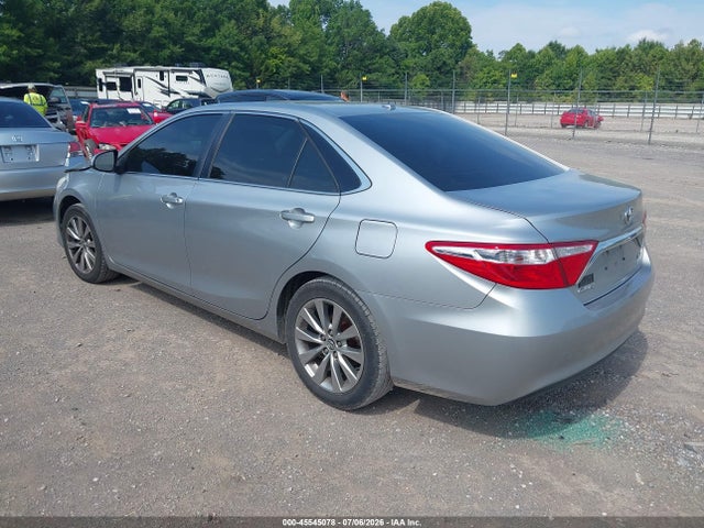 2016 Toyota CAMRY XLE photo 3