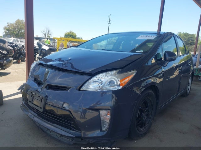 2014 Toyota PRIUS FOUR photo 2