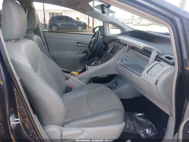 2014 Toyota PRIUS FOUR photo 5