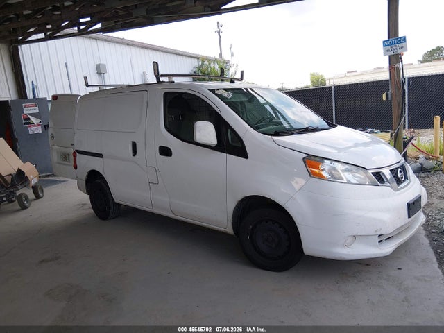 2017 NISSAN NV SV