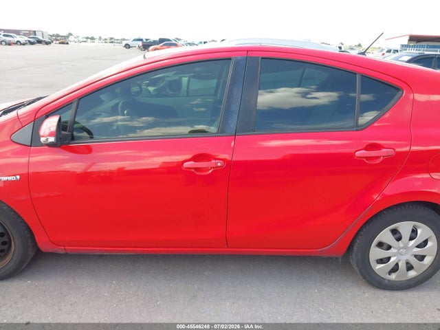صورة 15 لـ 2013 Toyota PRIUS C ONE
