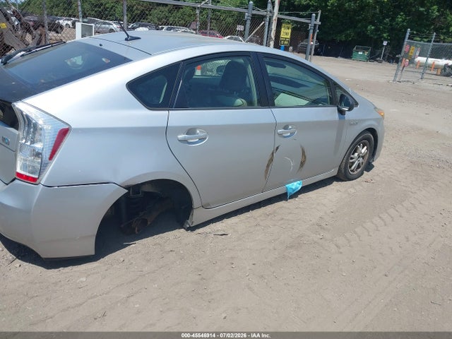 2010 Toyota PRIUS III — фото 4