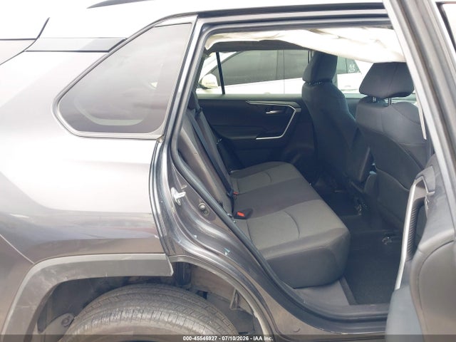 2022 TOYOTA RAV4 XLE 8