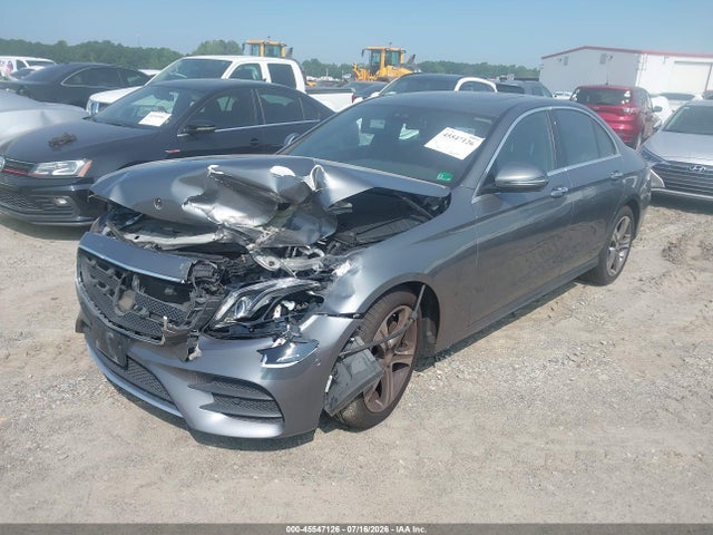 2017 Mercedes-BENZ E 300 4MATIC photo 2