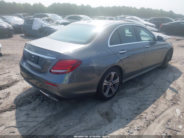 2017 Mercedes-BENZ E 300 4MATIC photo 4