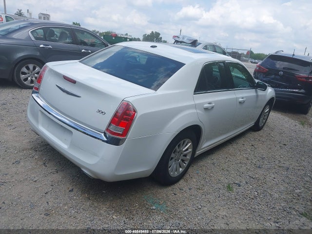 2014 Chrysler 300 — фото 4