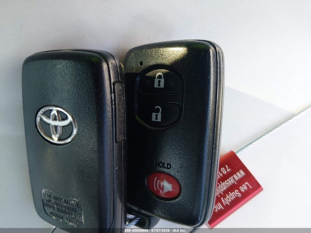 صورة مصغرة 11 لـ 2013 Toyota PRIUS V THREE