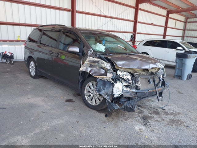 2014 TOYOTA SIENNA XLE 7 PASSENGER