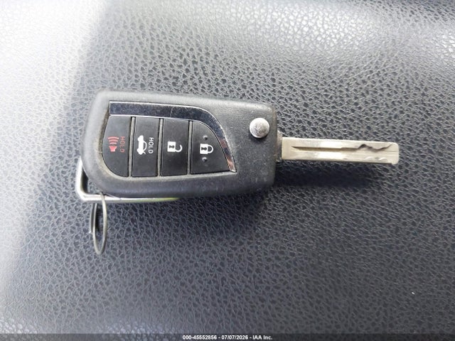 2019 TOYOTA CAMRY SE 11