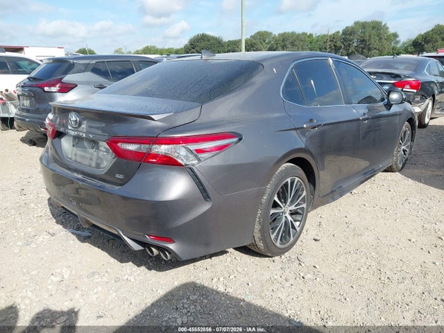 2019 TOYOTA CAMRY SE 4