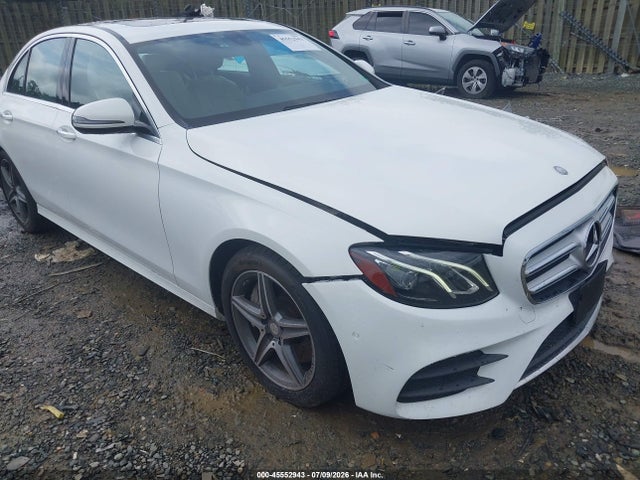 2017 Mercedes-BENZ E 300 4MATIC 照片 1