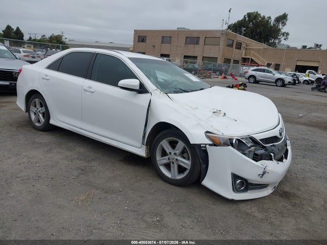 2014 TOYOTA CAMRY SE