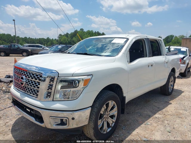 2018 Nissan TITAN SL 照片 2