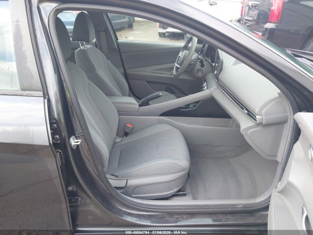 صورة 5 لـ 2021 Hyundai ELANTRA SE