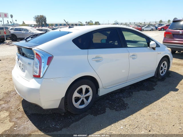 صورة 4 لـ 2013 Toyota PRIUS THREE