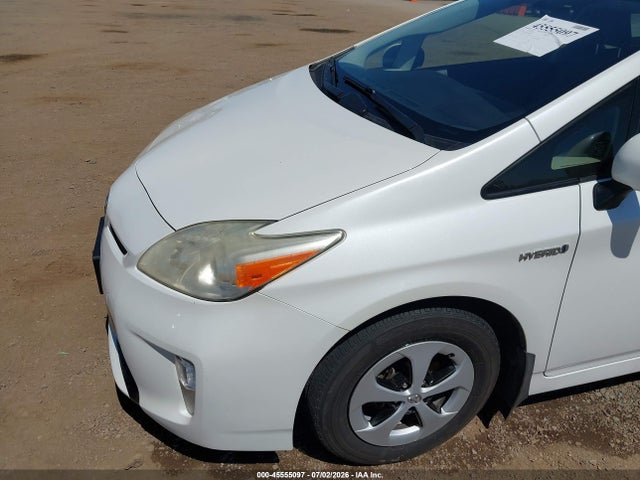 صورة 6 لـ 2013 Toyota PRIUS THREE