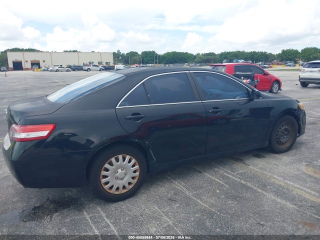 2010 Toyota CAMRY — миниатюра 13
