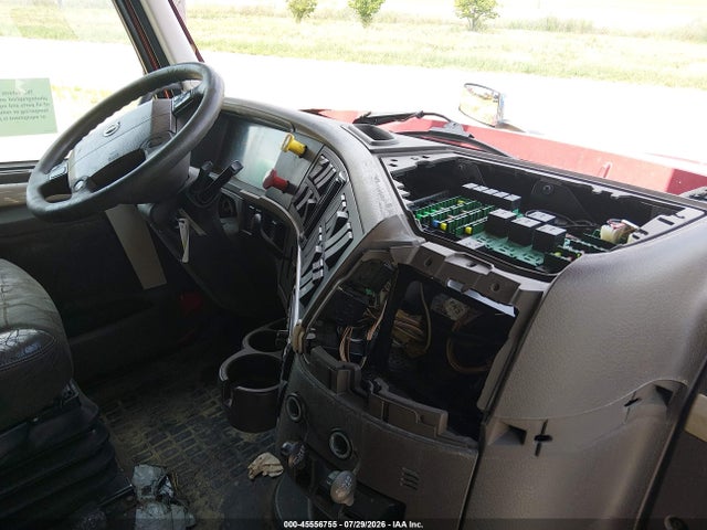 2017 VOLVO VNL 7