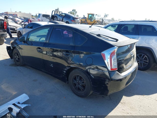2014 Toyota PRIUS TWO photo 3
