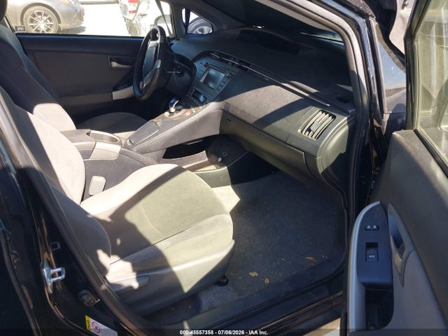 2014 Toyota PRIUS TWO photo 5