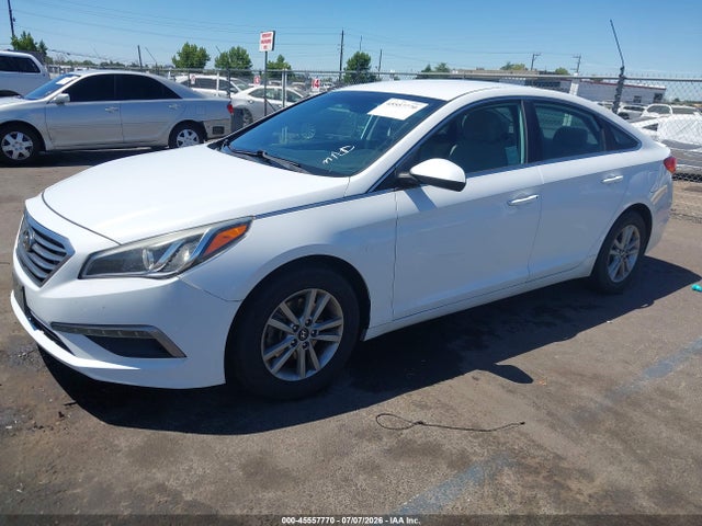 2015 Hyundai SONATA SE — фото 2