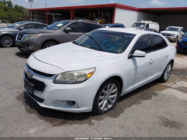 2015 Chevrolet MALIBU 2LT photo 2