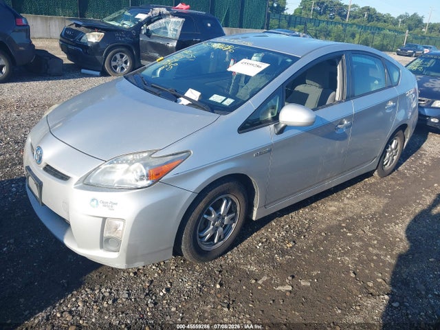 2010 Toyota PRIUS III photo 2
