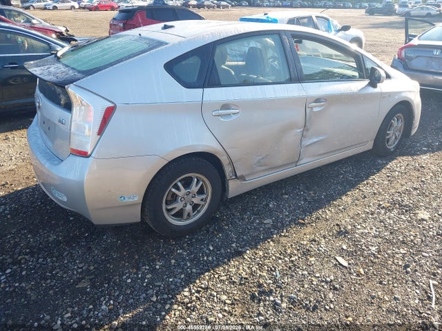 2010 Toyota PRIUS III photo 4