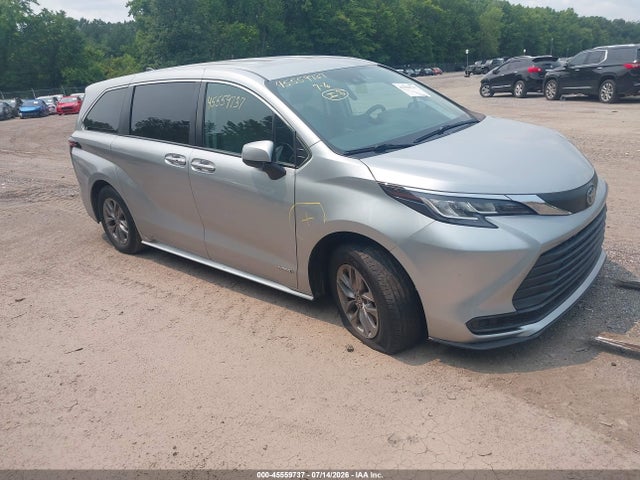 2021 TOYOTA SIENNA LE