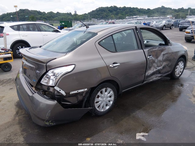 2015 Nissan VERSA 1.6 SV — фото 4