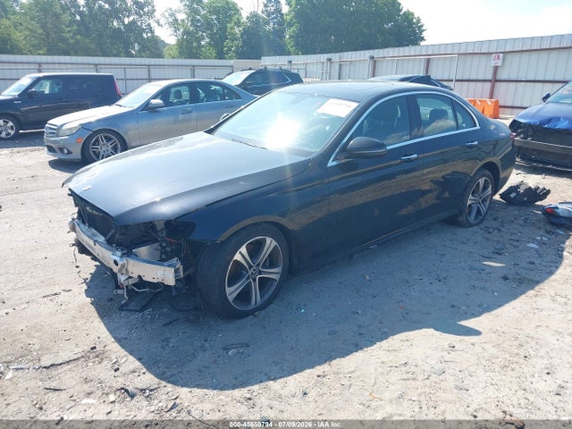 2018 Mercedes-BENZ E 300 4MATIC — фото 2
