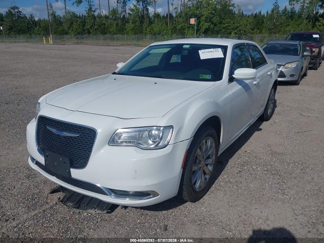 2018 Chrysler 300 TOURING AWD — фото 2