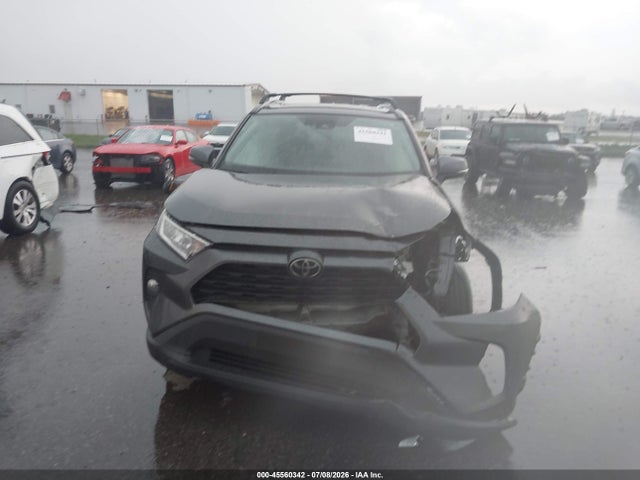 2021 TOYOTA RAV4 XLE 13