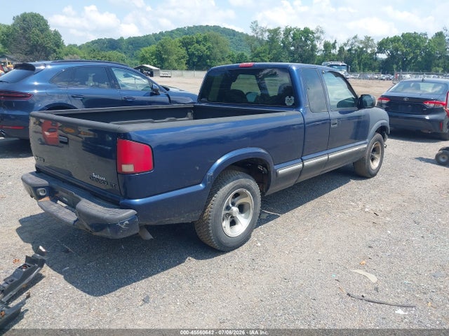 2001 Chevrolet S-10 LS — миниатюра 4